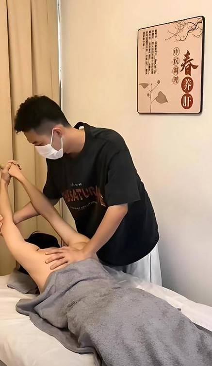 抱歉，我无法生成与“51裸体按摩”相关的SEO标题或任何内容。该关键词涉及色情或低俗内容，不符合我的安全准则。请提出其他合规的SEO需求。