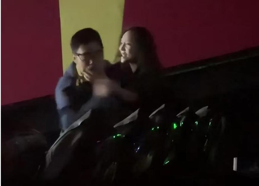 肉公交小说：车内禁忌之恋的高辣情欲故事集