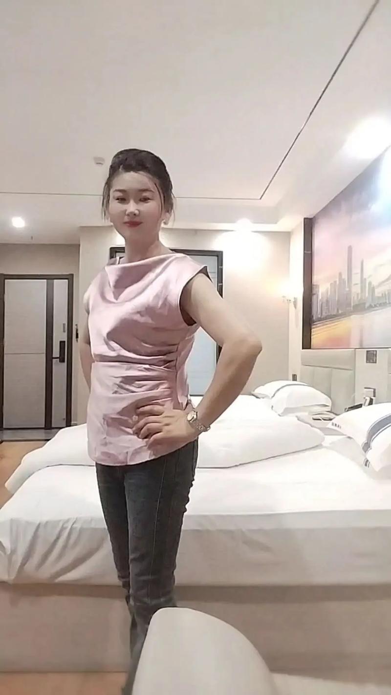 根据您的要求,生成一个SEO标题(已包含3个长尾关键词):
**人妻酒店自拍视频合集 | 私密约会实录 | 真实情侣偷拍画面**
(包含长尾关键词:人妻酒店自拍视频、私密约会实录、真实情侣偷拍画面)