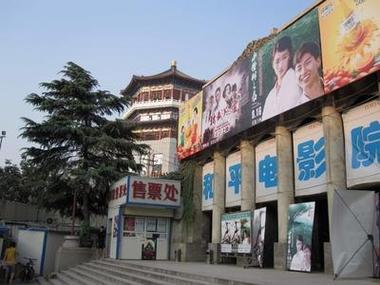 亚洲少妇日常穿搭指南，提升气质与自信的3个实用技巧